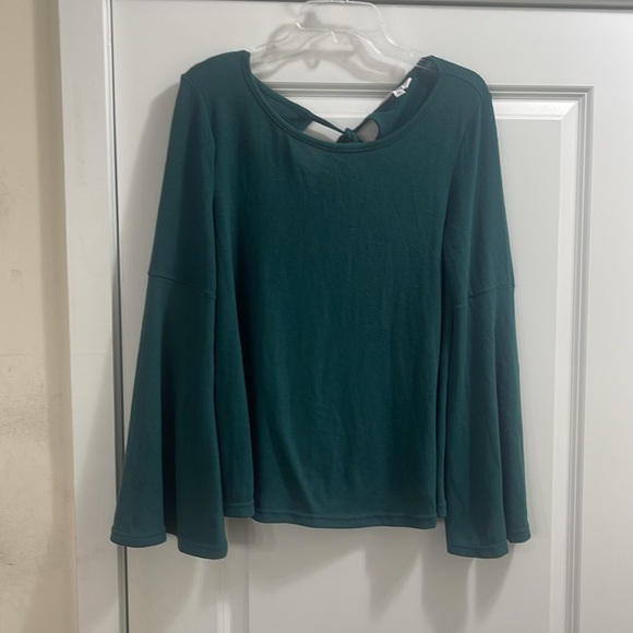 NWOT- green long sleeve top sz medium - Picture 2 of 5